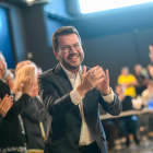 Pere Aragonès aplaudint durant l'acte a Tarragona.