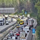 Circulació lenta i aturades per l'accident a Subirats a l'AP-7.