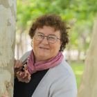 Fina Anglès ha estat professora a secundària i és autora de diversos llibres per a infants, així com de cantates infantils.