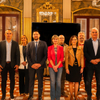 Imatge de familia del grup impulsor que s’ha reunit aquest dijous al Palau Bofarull de Reus.