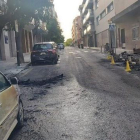 L'incendi ha cremat completament els contenidors i ha afectat parcialment els vehicles.