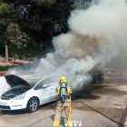 Imatge de l'incendi en un cotxe a Calafell