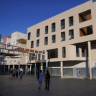 Aspecte actual de l’hotel de la plaça d’Evarist Fàbregas, amb la construcció de l’edifici força avançada.