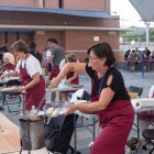Les 17 parelles participants hauran de cuinar la millor cassola de rap amb romesco per emportar-se el títol de Mestres Romescaires.