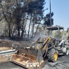 Imatge de la retroexcavadora incendiada.