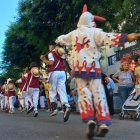 Imatge de la cercavila de la 40a Mostra de Folklore Viu