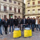 Imatge d’arxiu d’una protesta portada a terme el mes de març per part de la plantilla de Reus Net a la plaça del Mercadal, davant de l’Ajuntament de Reus.