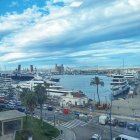Imatge de diversos iots de grans dimensions atracats al Port de Tarragona.