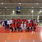 La plantilla del CV Sant Pere i Sant Pau després del partit.
