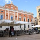 Una de les terrasses d'un local de la plaça de la Font de Tarragona.