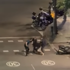 Imatge del vídeo que mostra la baralla a Prat de la Riba