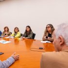 Fotografia de la trobada entre els representants veïnals i Junts per Catalunya.