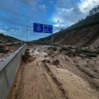 Imatge de l'A-27 a Valls, que es troba tallada a la circulació.