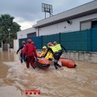 Bombes i SEM han evacuat amb barca una persona que requeria assistència sanitària a la urbanització a la Móra de Tarragona.