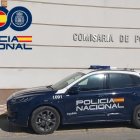 Un cotxe de la Policia Nacional davant d'una de les comissaries del cos en una imatge d'arxiu
