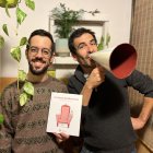 Júlio Aliau i Joan Rioné, editor de ‘Piscina, un petit oceà’.