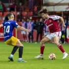 David Concha, encarant al capità de l’Andorra Sergio Molina, durant el duel del darrer diumenge al Nou Estadi.