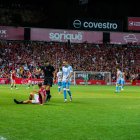 Éder Mallo en una acció del Nàstic-Màlaga.