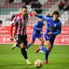 Kike Márquez condueix la piolota en el partit contra l’Ourense.