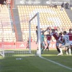 Marc Fernández remata a gol una jugada despenjada per Pablo Fernández.