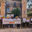 Els treballadors van manifestar-se a les portes del Consell Comarcal abans del ple.