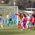 La UE Tona va aprofitar una jugada a pilota aturada per marcar l'únic gol del partit.