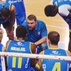 El fins ara segon entrenador, Toni Larramona, es posa al capdavant del CBT.