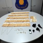 Les joies i els 5.250 euros en efectiu robats pels lladres en una finca de Sants