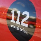 Imatge del 112 al lateral d'un vehicle de Bombers.