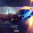 Imatge del vehicle afectat per l'incendi de contenidors al Vendrell.