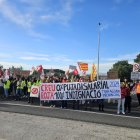 Imatge dels treballadors durant la protesta a l'N-240.
