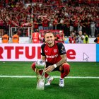 Imatge d'Aleix Vidal, un dels millors jugadors tarragonins, amb el títol de la Supercopa d'Alemanya.