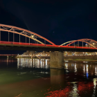 Los puentes de Tortosa se iluminan de rojo este sábado con motivo de la Maratón de Donantes de Sangre