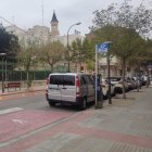 Fotografia d’arxiu de zona blava davant l’Escola Maria Cortina