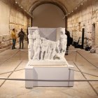 Imatge del Sarcòfag d'Hipòlit i de la sala que s'ha restaurat, a la torre del Pretori de Tarragona
