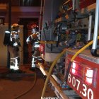 Els Bombers treballant en l'extinció de l'incendi a Ulldemolins