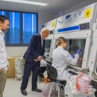 Antoni Caimari i Jordi Carbonell durant la visita a les instal·lacions d’Eurecat a Reus.