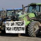 Una pancarta amb el text «per una pagesia digna i respectada» a una concentració de pagesos a la Panadella.