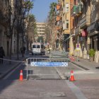 Fotografia del tall per les obres de reordenació del carrer Ample.