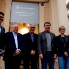 La presidenta de la Diputació de Tarragona amb l'alcalde del Vendrell, Kenneth Martínez, davant les noves oficines de la Diputació al Vendrell.