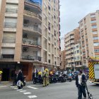 Imatge dels bombers mobilitzats per un incendi al centre de Tarragona.