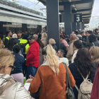 Imagen de los muchos pasajeros que han pasado estos días por la estación de Cunit.