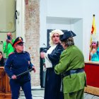 Imatge del judici del Rei Carnestoltes i la seva Concubina al Saló de Plens de l’Ajuntament.