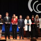 Foto de família dels guardonats amb els Premis Nacionals de Comunicació 2024.