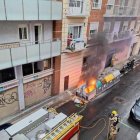 Imatge d’arxiu de contenidors incendiats en un carrer de la Part Baixa.