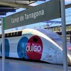 Imagen de un tren Ouigo en la estación del Camp de Tarragona