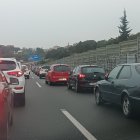 Imagen de las retenciones que está provocando el accidente en la A-7.