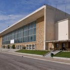 El Complex Educatiu de Tarragona, també conegut com l’antiga Laboral, està situat a l’autovia Tarragona-Salou en zona industrial.