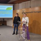 Noemí Llauradó i Carme Ferrer presentant la Trobada Estatal del Pacte de les Alcaldies.
