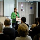 Sílvia Paneque presentant la convocatòria als alcaldes de les comarques tarragonines.